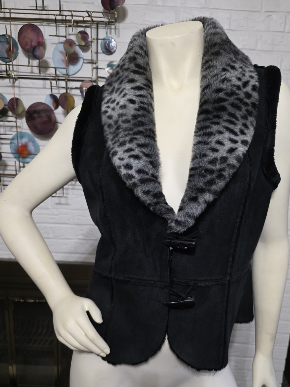FRENCH SPY | Black Sleeveless Vest with Grey Spotted Faux-Fur Collar